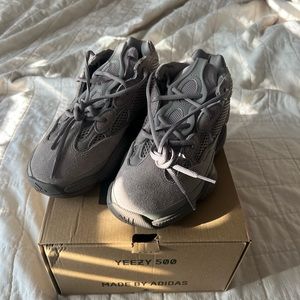 Yeezy 500 ash gray